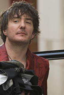 How tall is Dylan Moran?